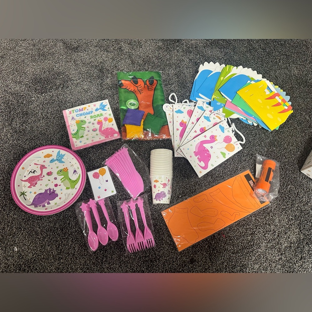 Dino Birthday Supplies! Girls dinosaur party